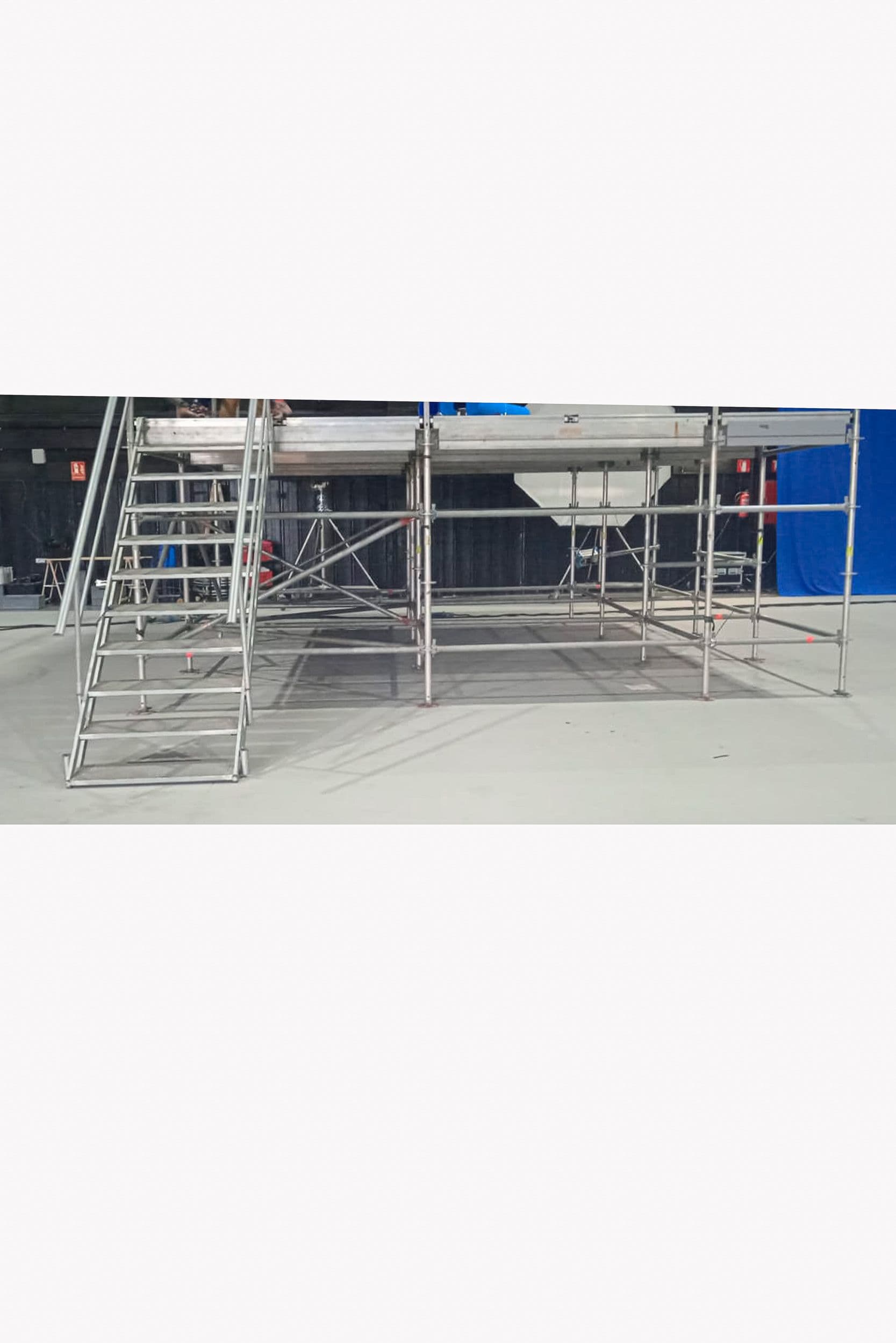 Escalera escenario 1m